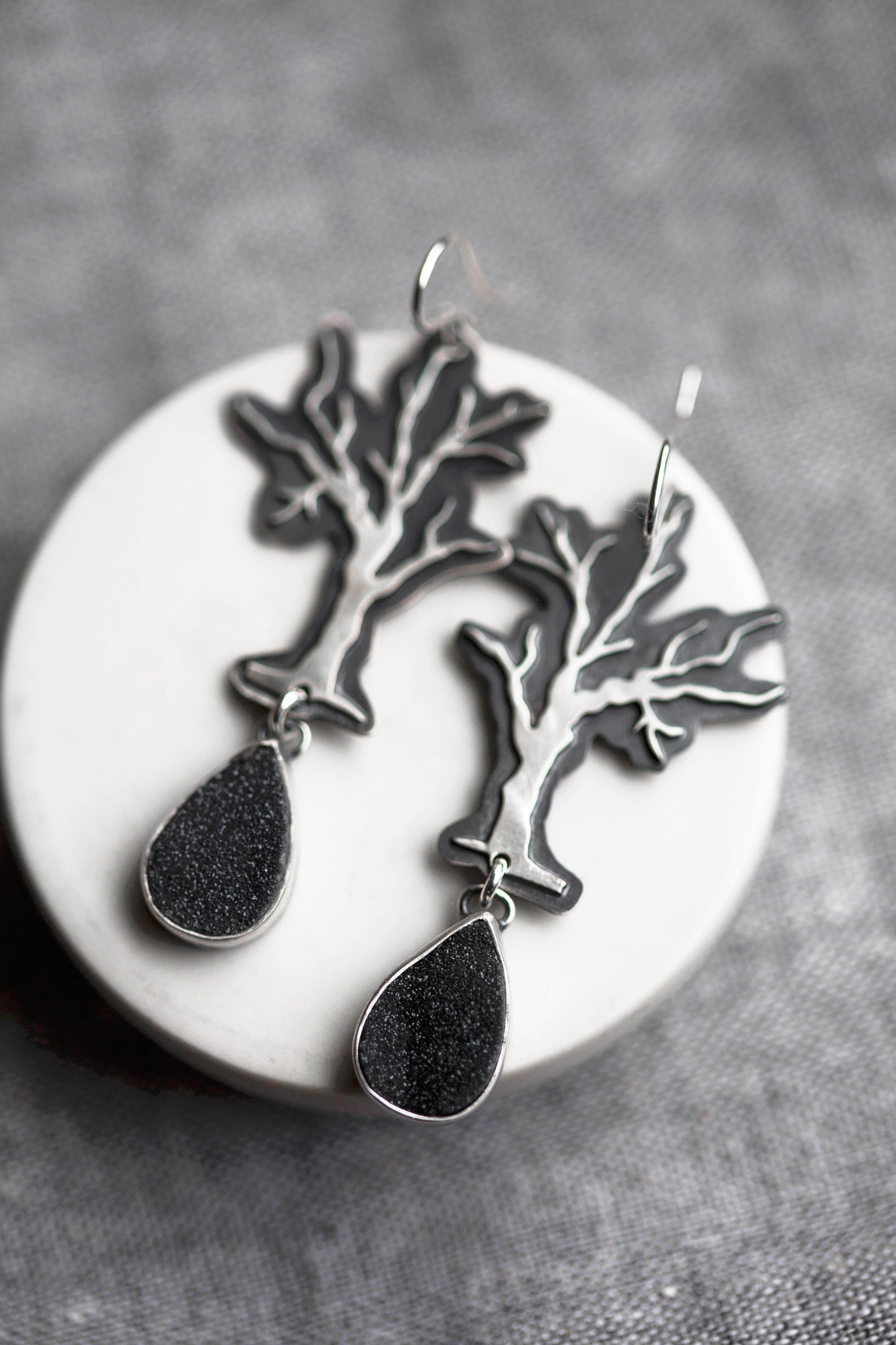 Leafless Dim Earrings | #1