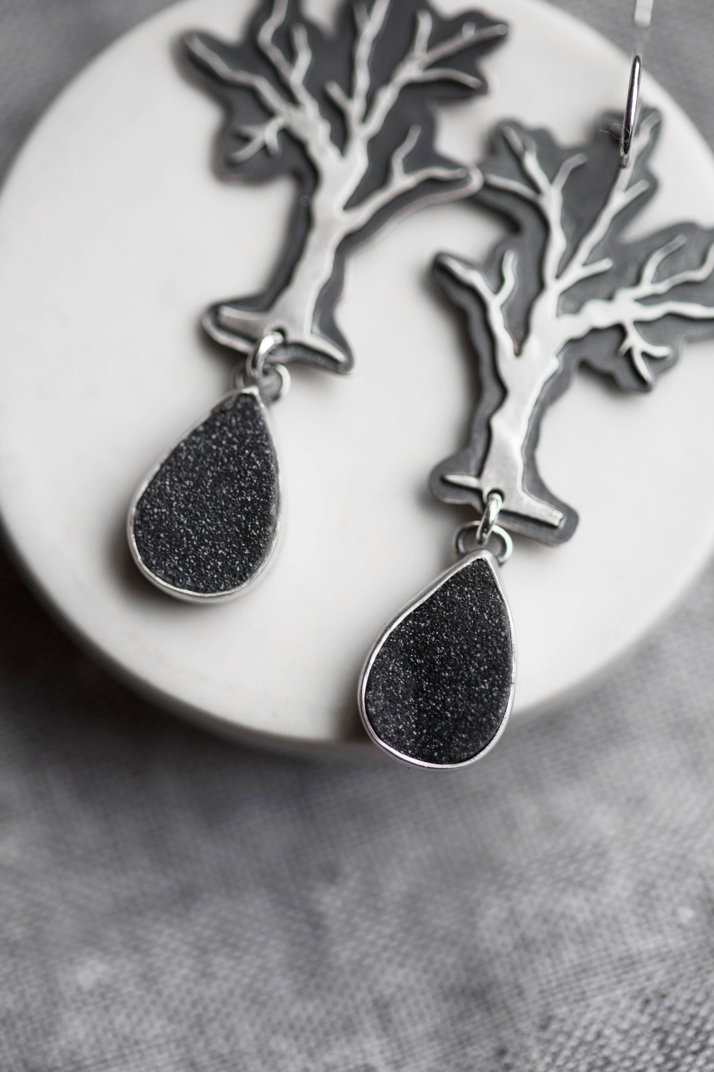 Leafless Dim Earrings | #1