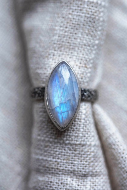 Size 7.5  |  Moon Dust Ring  |  #6