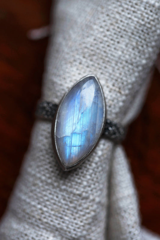 Size 7.5  |  Moon Dust Ring  |  #6