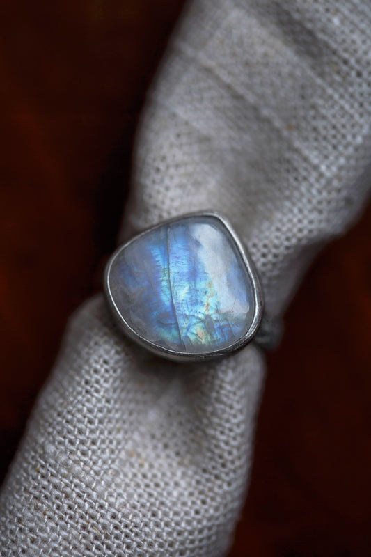 Size 7.5  |  Moon Dust Ring  |  #18